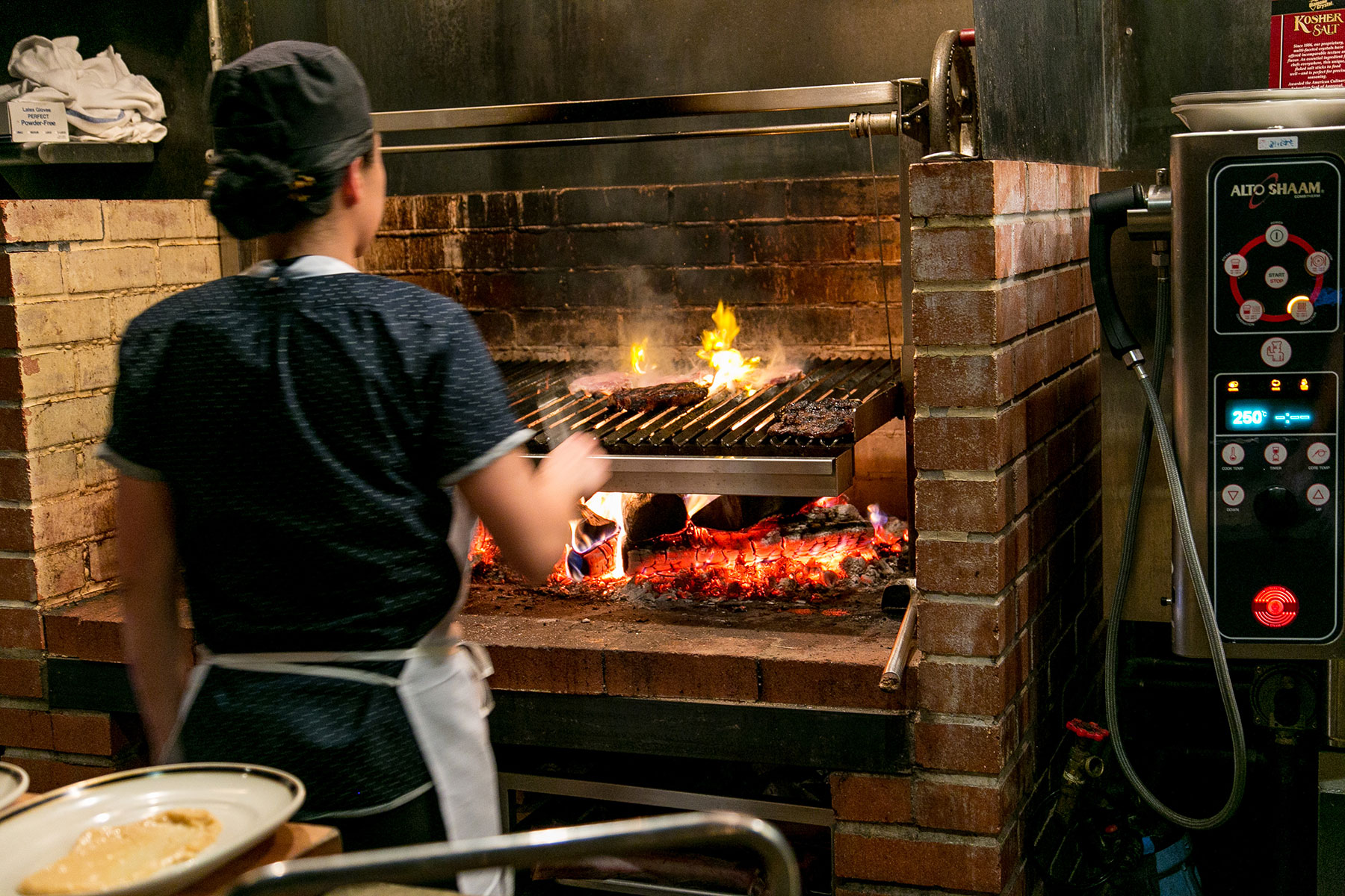 luna lic neighborhood restaurants