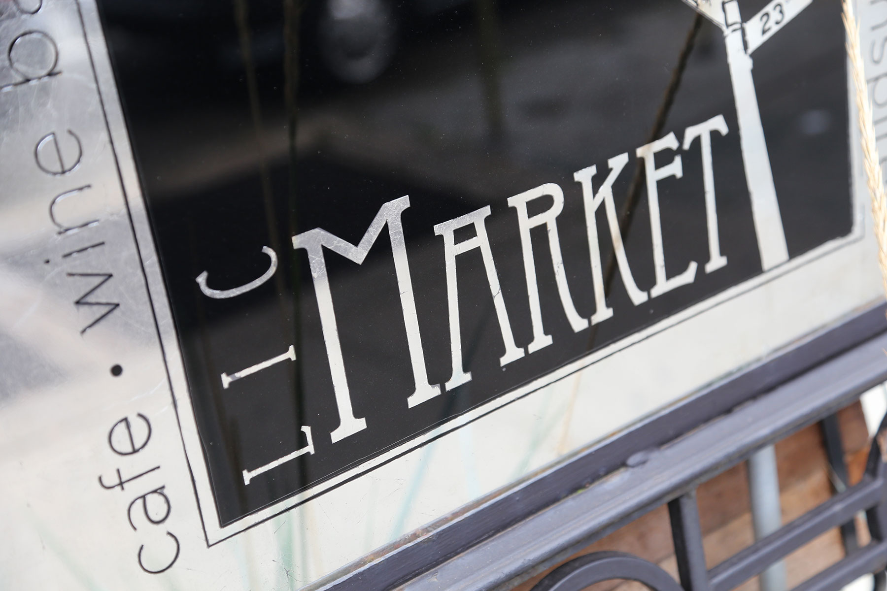 luna lic neighborhood LIC Market